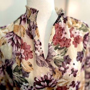 White House Black Market Floral Top size Small